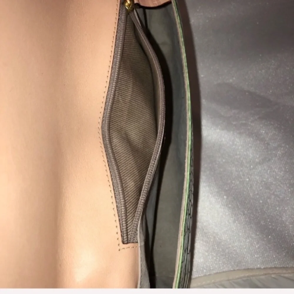 Kate Spade green apple faux croc clutch wristlet - Picture 5 of 8